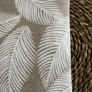 Loneta Plumas Blancas sobre fondo Beige